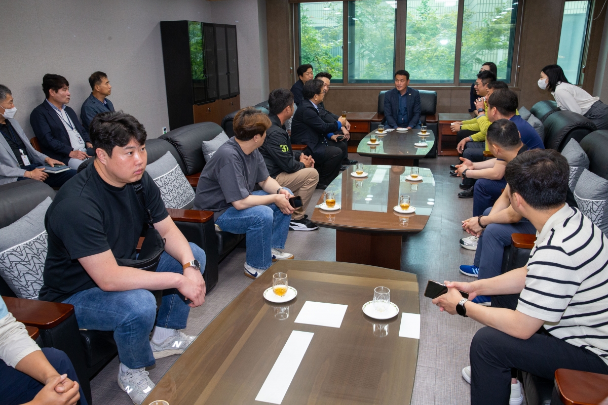 20230519-004[_P7U2356-대만 대원시 JC회장단 의회 방문.JPG