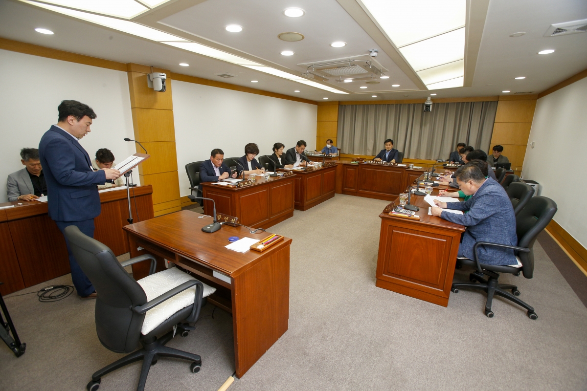 20230526-012[_P7U3329-1-폐회중 의회운영위원회 활동.jpg