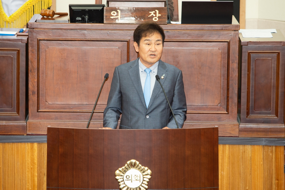 20230602-008[_P7U3362-제268회 정례회 제1차 본회의시 김재우 의원 5분 자유발언.JPG