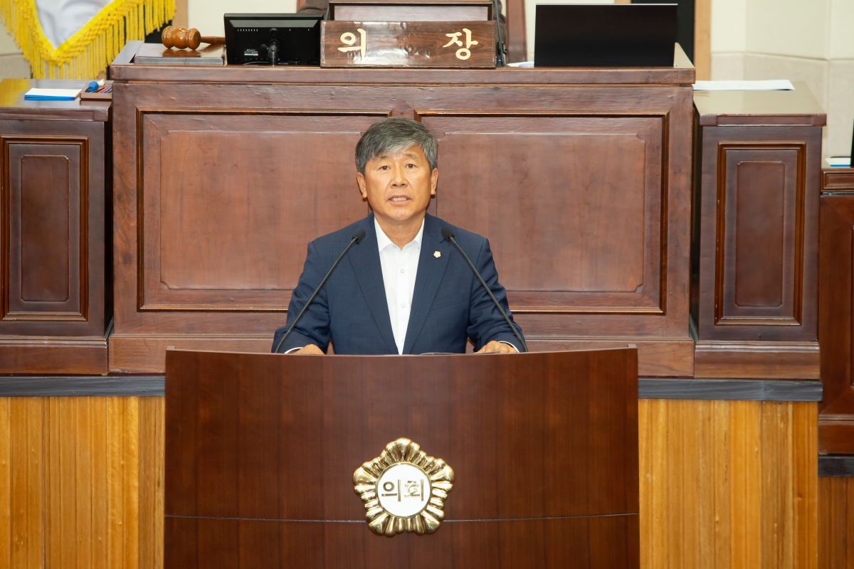 20230602-033[_P7U3436-제268회 정례회 제1차 본희의시 예산결산특별위원장에 호선된 양진오 의원 당선인사.JPG