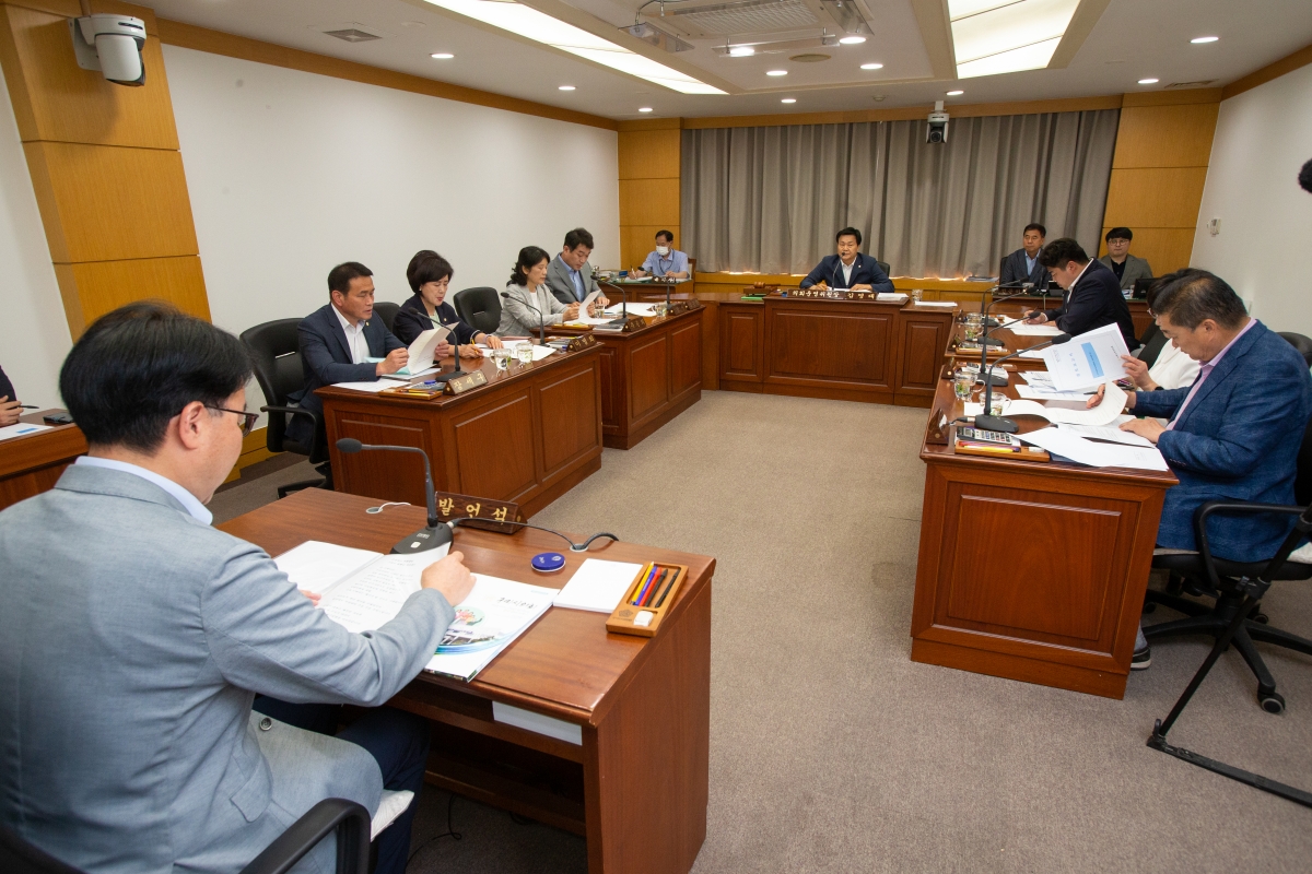20230605-001[_P7U4115-제268회 정례회 의회운영위원회 조례안 심사활동.JPG