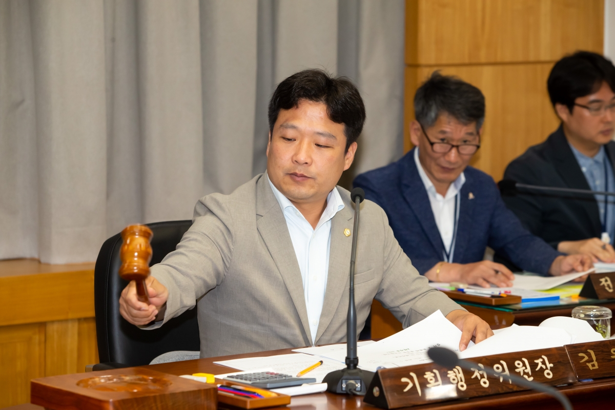 20230605-035[_P7U4226-제268회 정례회 기획행정위원회 조례안 심사활동.JPG