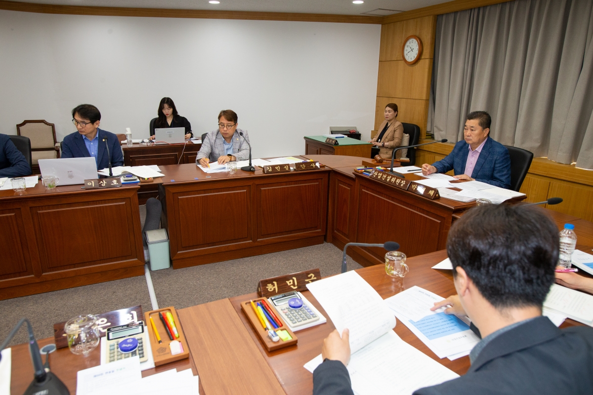 20230605-044[_P7U4179-제268회 정례회 산업건설위원회 조례안 심사활동.JPG