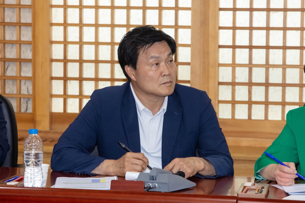 20230605-062[IMG_5242-의원연구단체 탄소중립 연구회 용역 착수 보고 및 기초 교육.JPG