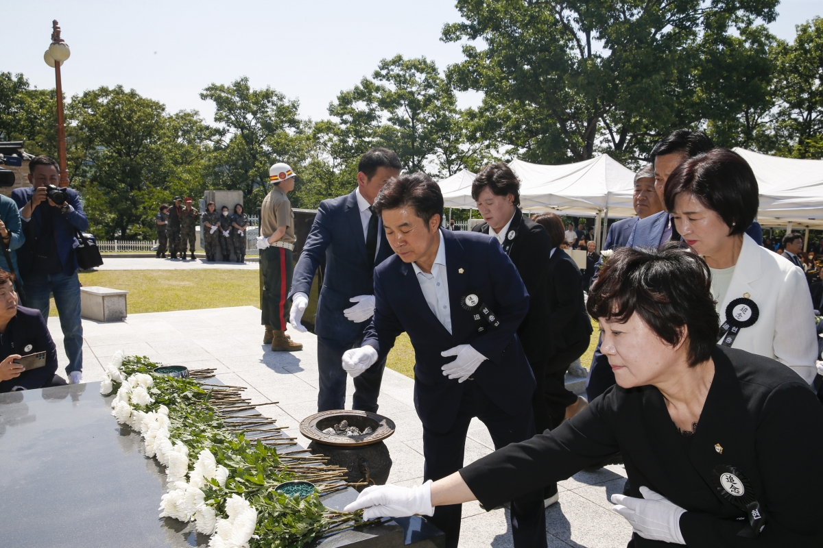 20230606-040[_P7U4349-1-제68회 현충일 충혼탑 추념.jpg