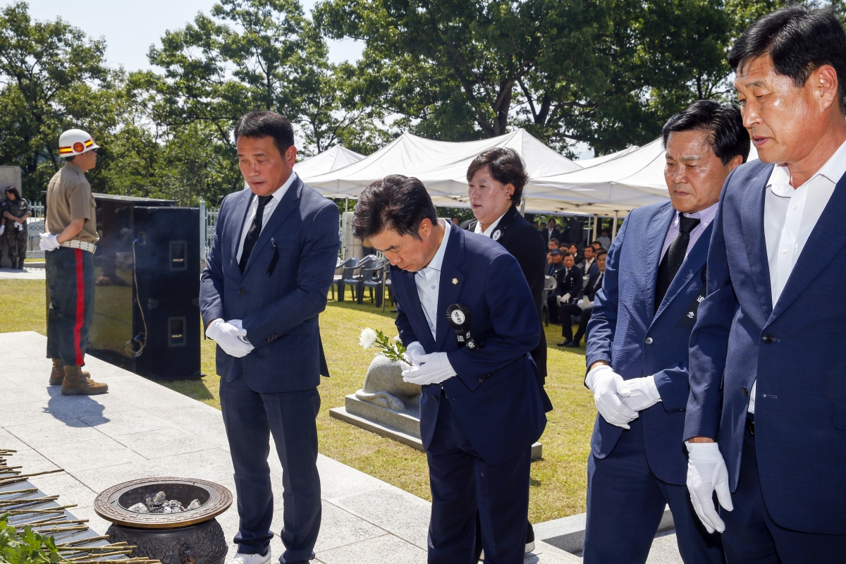 20230606-038[_P7U4346-1-제68회 현충일 충혼탑 추념.jpg
