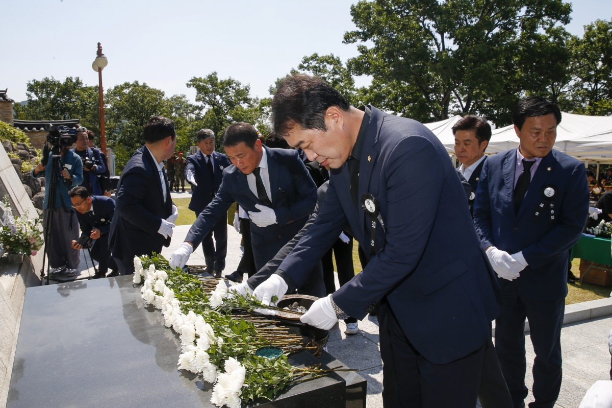 20230606-049[_P7U4369-1-제68회 현충일 충혼탑 추념.jpg