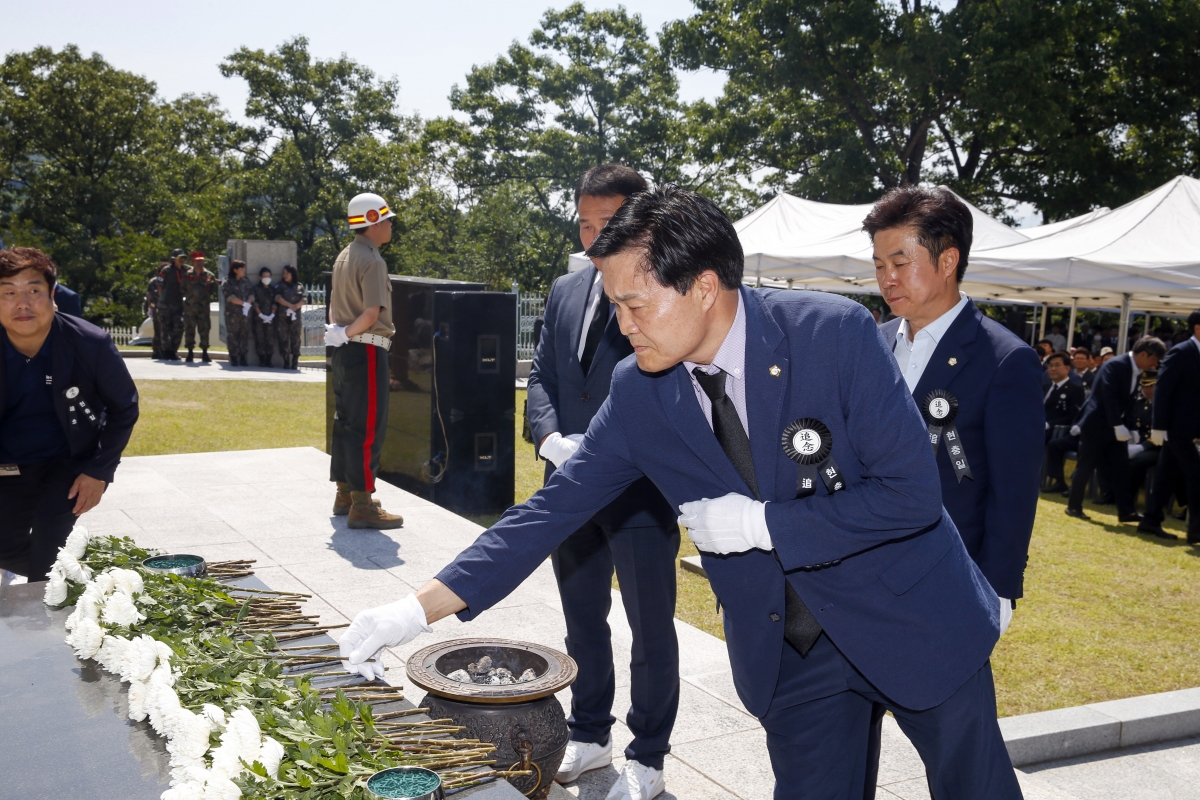 20230606-036[_P7U4342-1-제68회 현충일 충혼탑 추념.jpg
