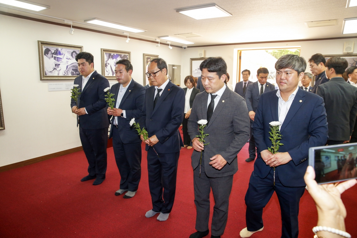20230606-105[_P7U4478-1-제68회 현충일 박정희대통령 생가 추념.jpg