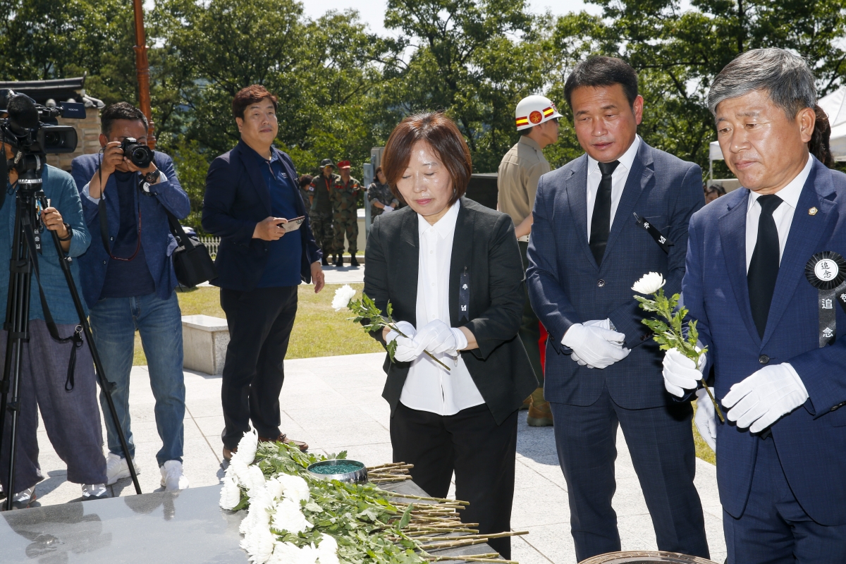 20230606-043[_P7U4354-1-제68회 현충일 충혼탑 추념.jpg