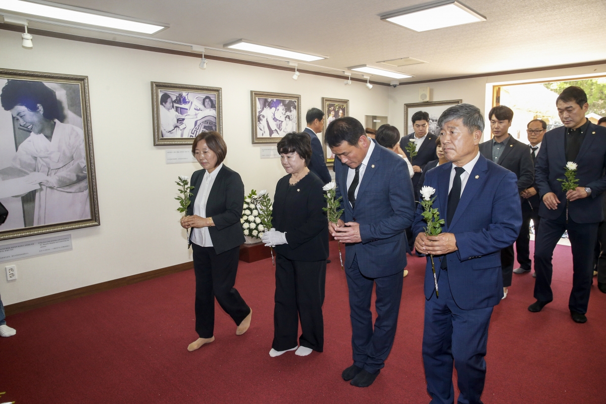 20230606-092[_P7U4457-1-제68회 현충일 박정희대통령 생가 추념.jpg