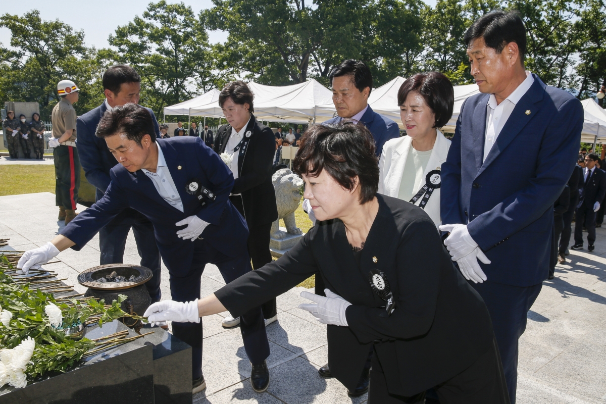20230606-039[_P7U4348-1-제68회 현충일 충혼탑 추념.jpg