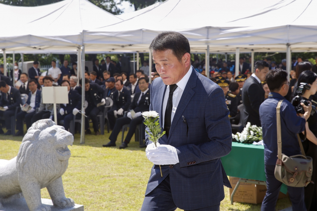 20230606-033[_P7U4336-1-제68회 현충일 충혼탑 추념.jpg
