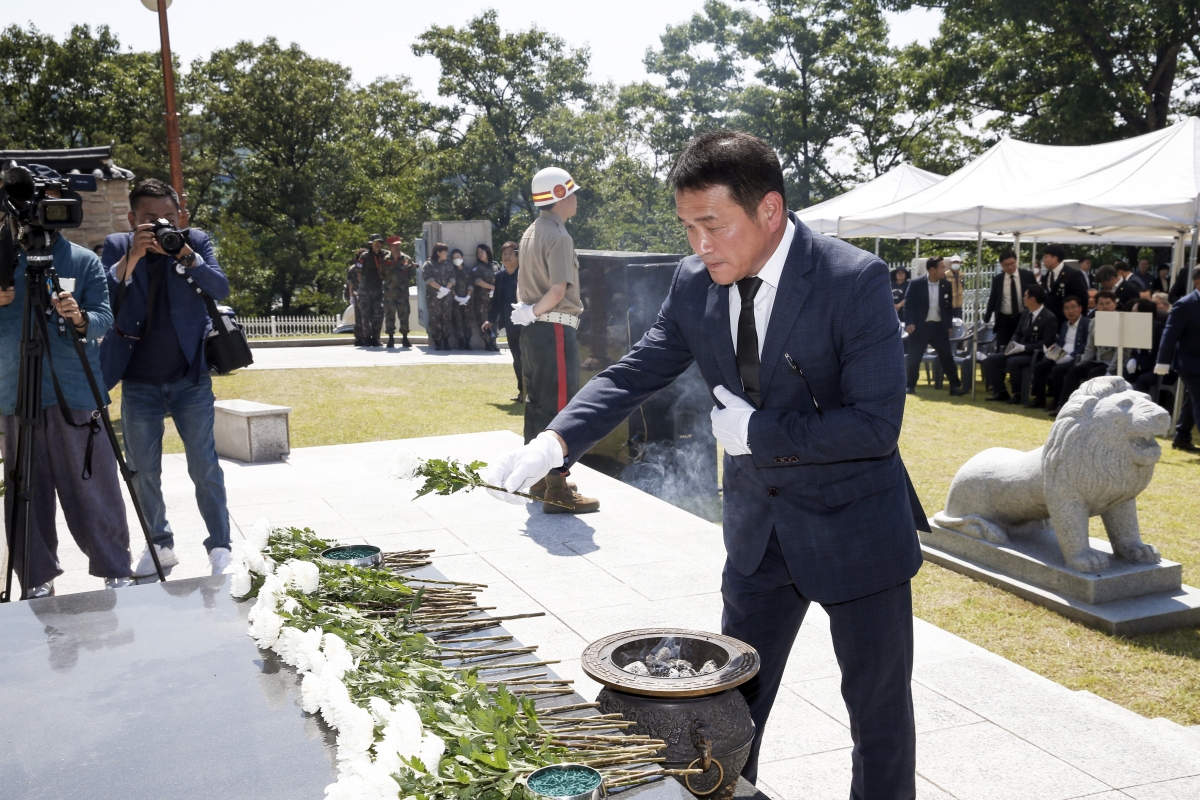 20230606-034[_P7U4337-1-제68회 현충일 충혼탑 추념.jpg