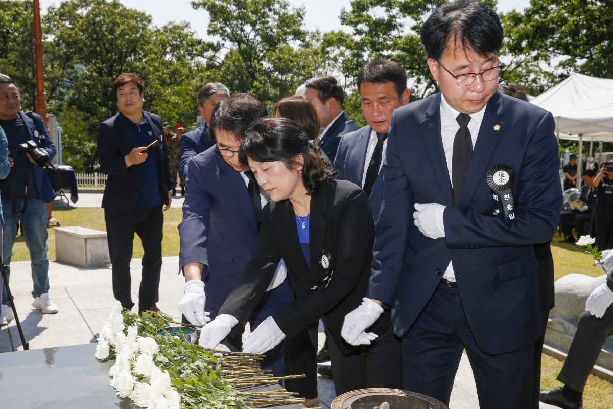 20230606-047[_P7U4365-1-제68회 현충일 충혼탑 추념.jpg