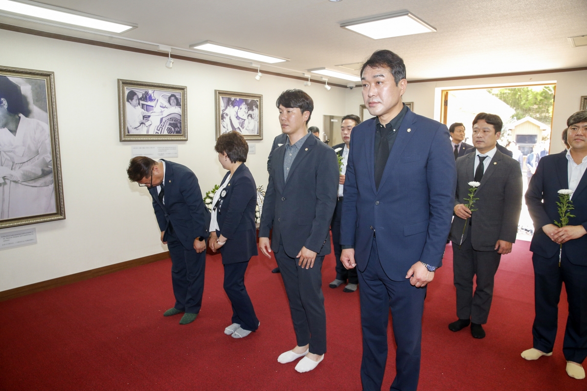 20230606-103[_P7U4474-1-제68회 현충일 박정희대통령 생가 추념.jpg