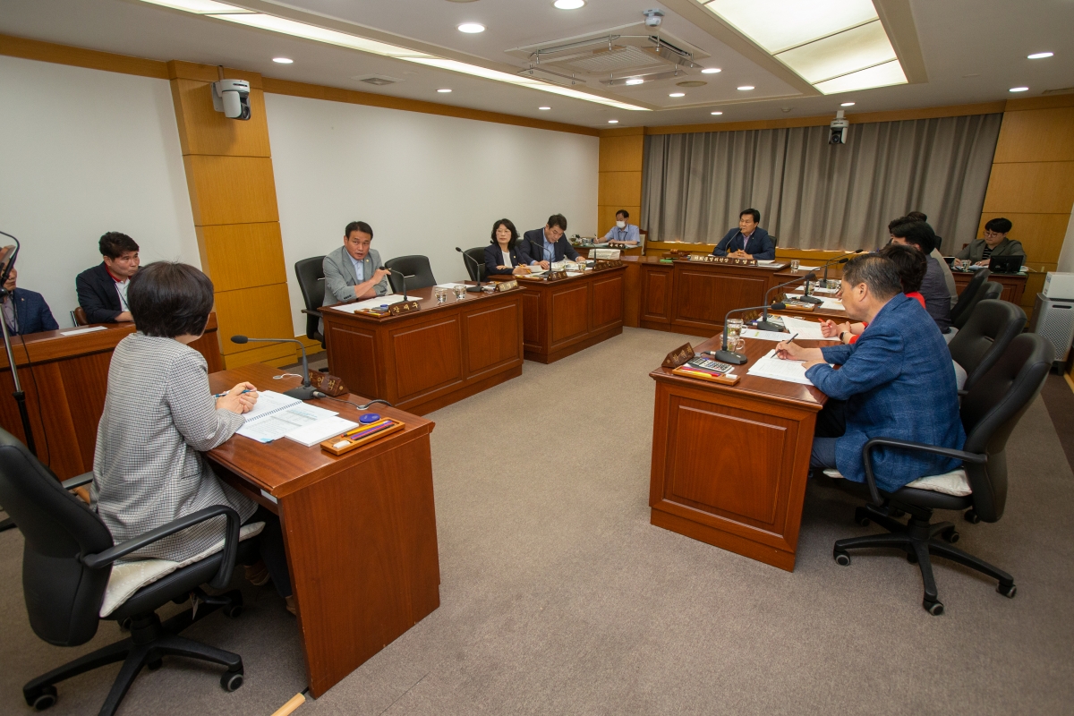 20230607-003[_P7U4548-제268회 정례회 의회운영위원회 소관 2023년도 행정사무감사 활동.JPG
