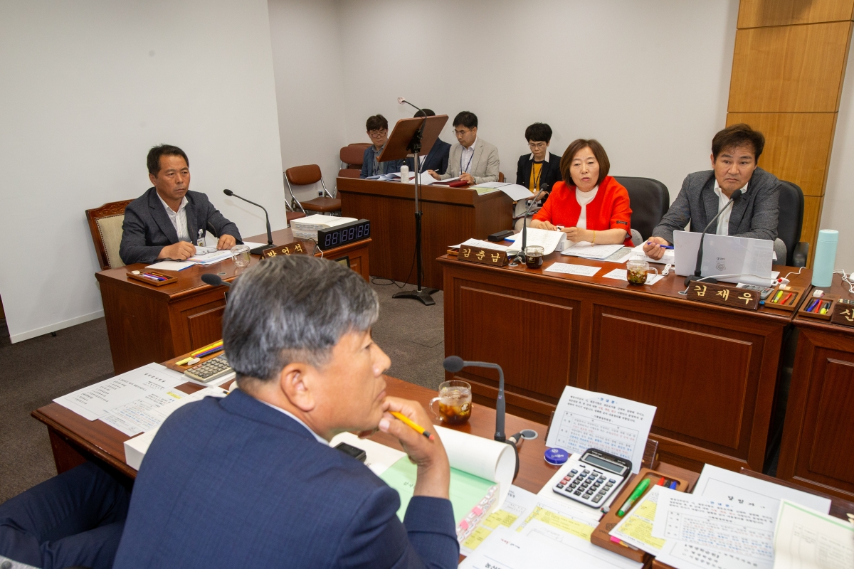 20230607-033[_P7U4613-제268회 정례회 기획행정위원회 소관 2023년도 행정사무감사 활동.JPG