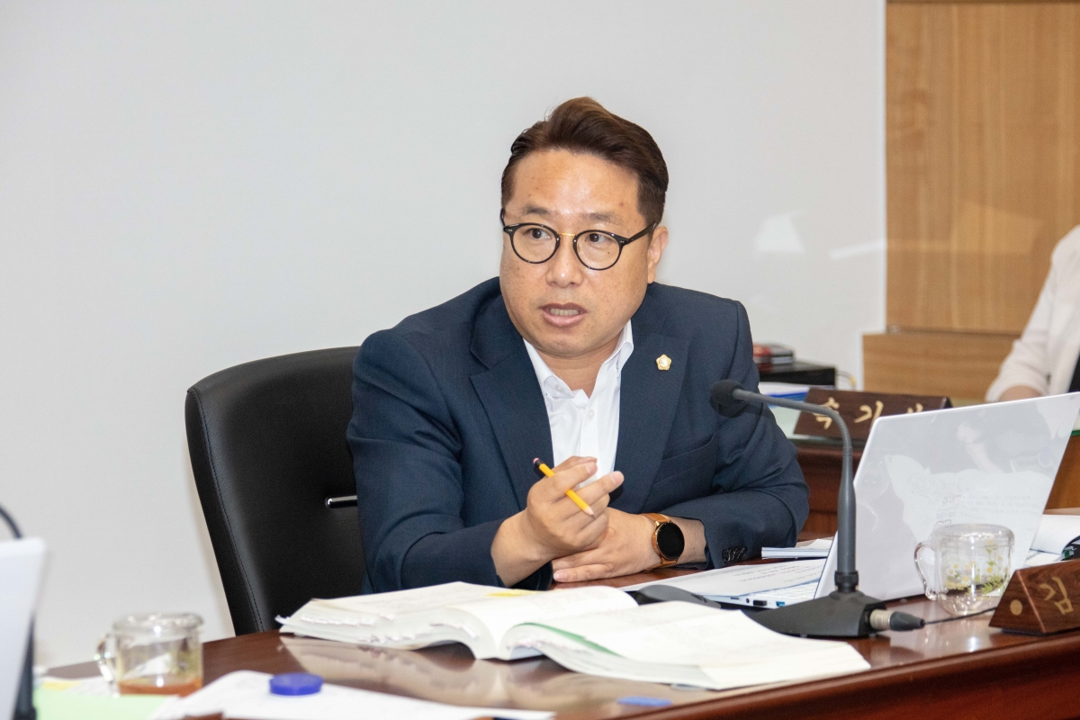 20230608-015[IMG_5378-제268회 정례회 산업건설위원회 소관 2023년도 행정사무감사 활동.JPG