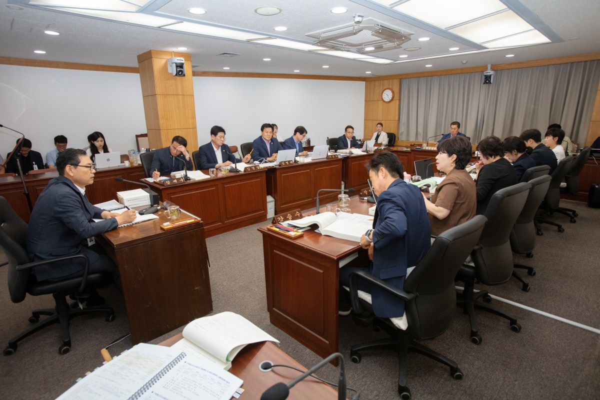 20230608-004[IMG_5343-제268회 정례회 산업건설위원회 소관 2023년도 행정사무감사 활동.JPG
