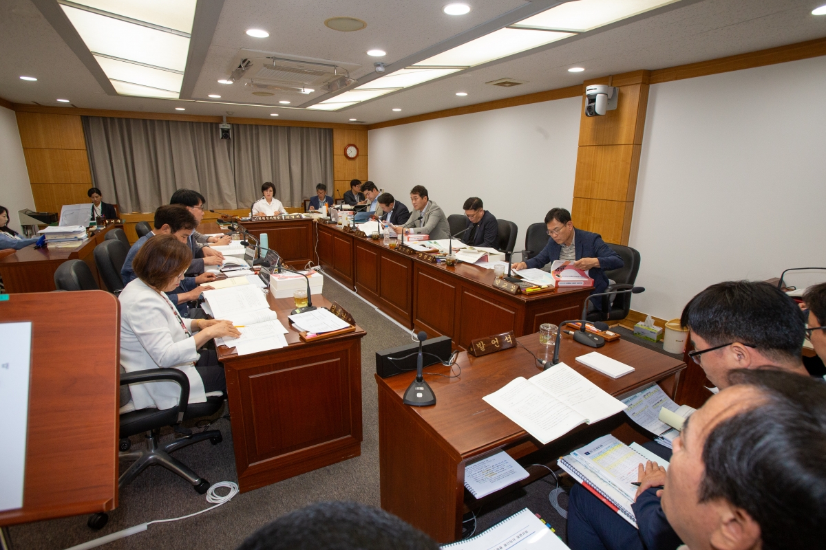 20230619-017[_P7U6112-제268회 정례회 기획행정위원회 소관 2022회계연도 세입・세출 결산 승인안 예비심사활동.JPG