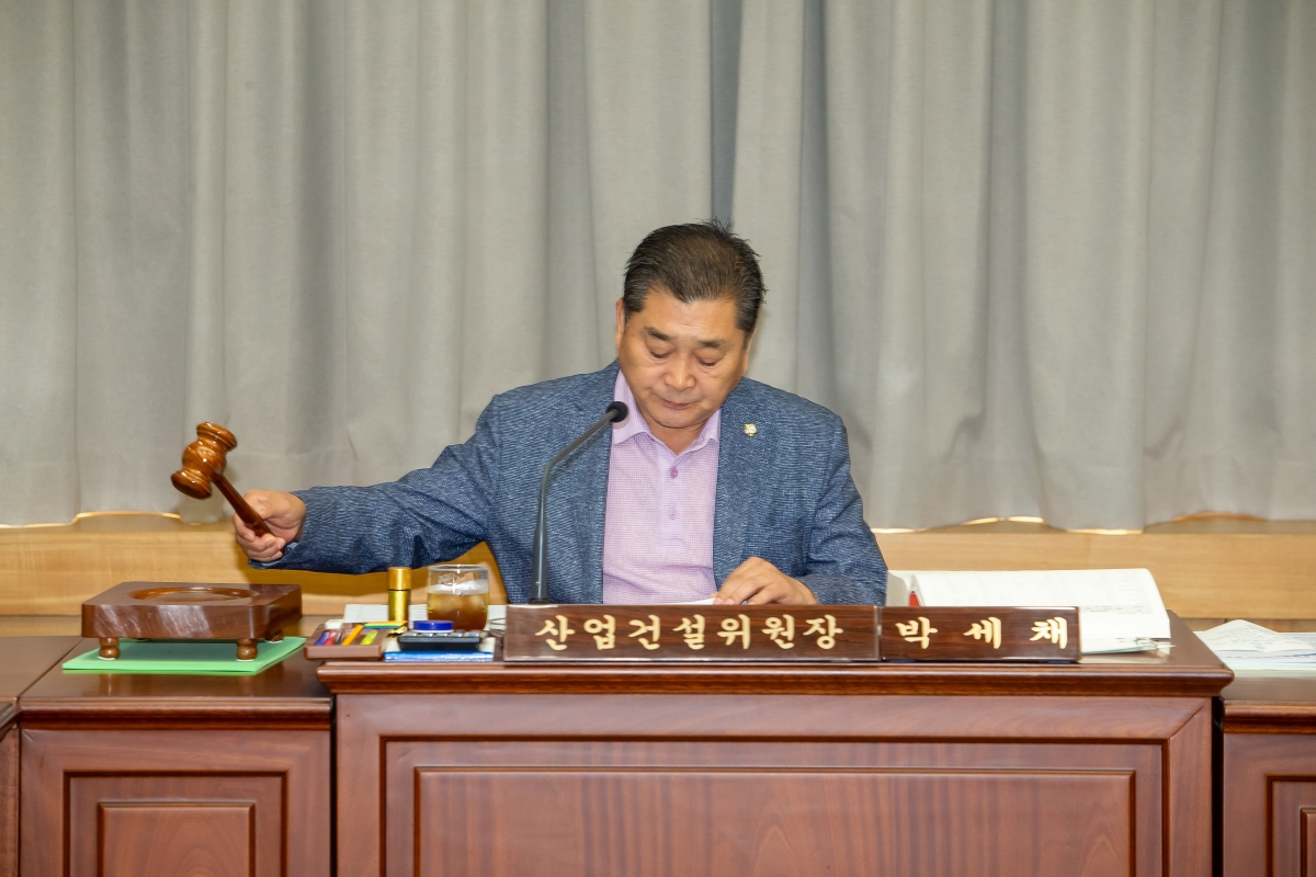 20230619-018[_P7U6060-제268회 정례회 산업건설위원회 소관 2022회계연도 세입・세출 결산 승인안 예비심사활동.JPG