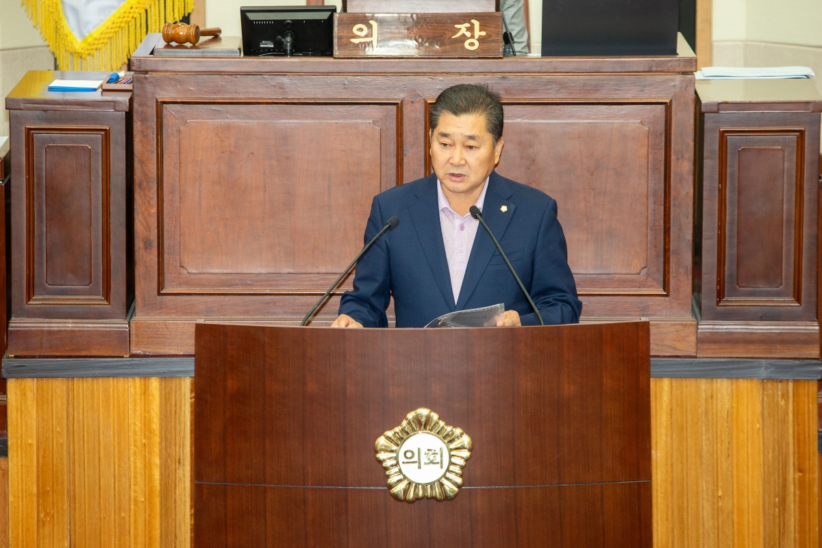 20230623-040[_P7U6549-제268회 정례회 제2차 본회의시 박세채 산업건설위원장 2023년도 행정사무감사 활동결과보고.JPG