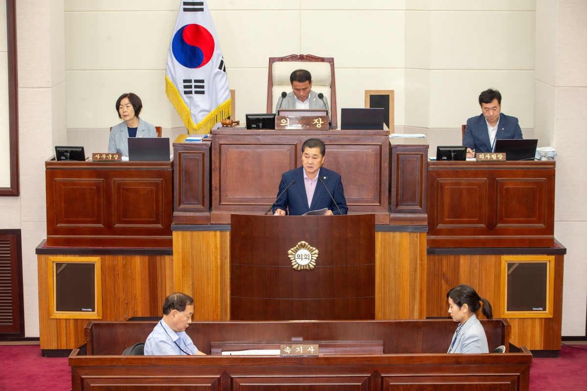 20230623-041[_P7U6551-제268회 정례회 제2차 본회의시 박세채 산업건설위원장 2023년도 행정사무감사 활동결과보고.JPG