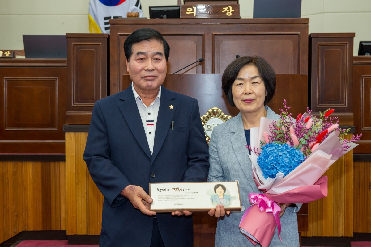 20230623-063[_P7U6608-전명희 의회사무국장 퇴임식.JPG