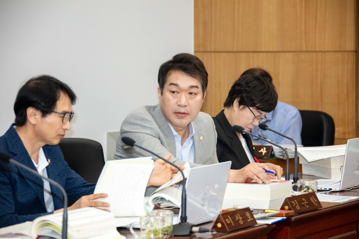 20230621-011[IMG_5543-제268회 정례회 예산결산특별위원회 2022회계연도 세입·세출 결산 승인안 심사활동.JPG