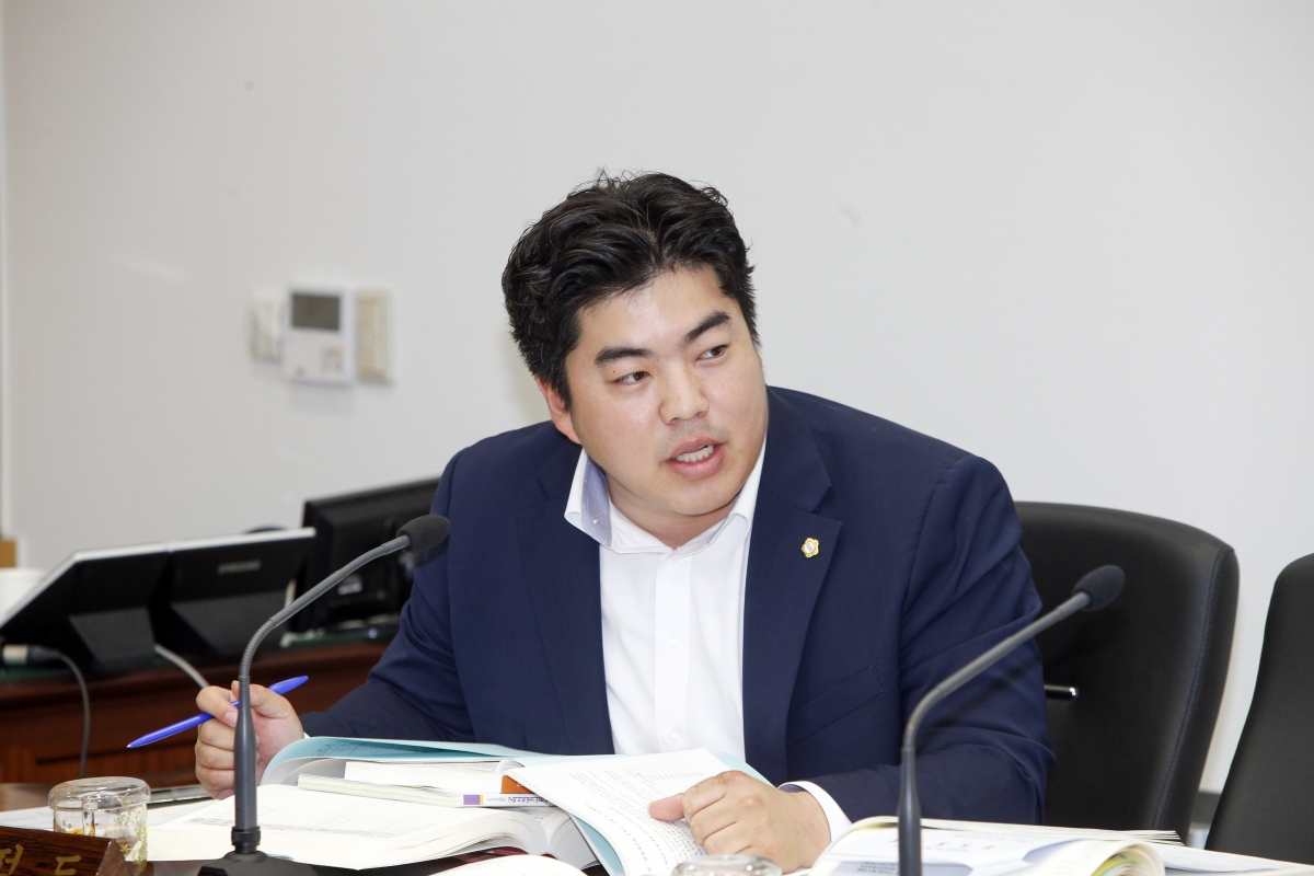 20230621-035[_P7U6342-1-제268회 정례회 예산결산특별위원회 2022회계연도 세입·세출 결산 승인안 심사활동.jpg