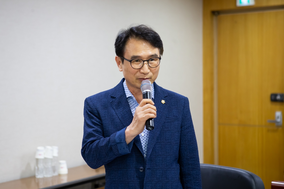 20230628-001[_P7U7350-의원연구단체 자치법규 연구회 중간보고회.JPG