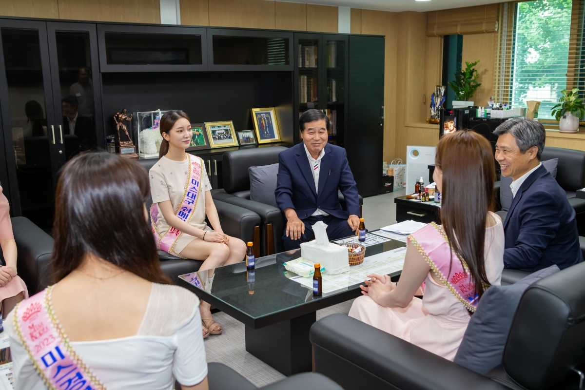 20230628-078[_P7U7402-미스코리아 경북·대구 진선미 의장실 방문.JPG