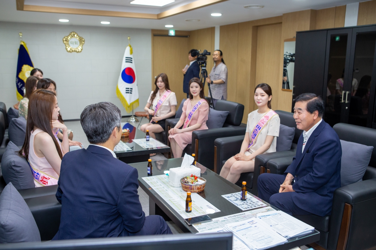 20230628-076[_P7U7397-미스코리아 경북·대구 진선미 의장실 방문.JPG