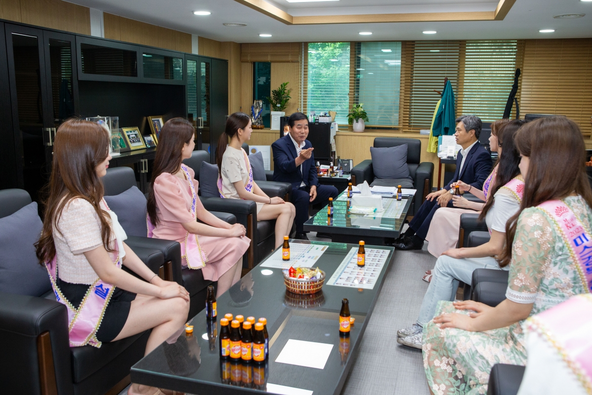 20230628-077[_P7U7399-미스코리아 경북·대구 진선미 의장실 방문.JPG