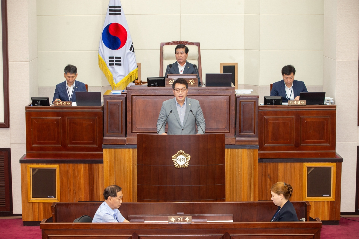 20230705-018[_P7U7711-제269회 임시회 제1차 본회의시 김근한 의회운영위원회간사 예산결산특별위원회 구성결의안 제안설명.JPG