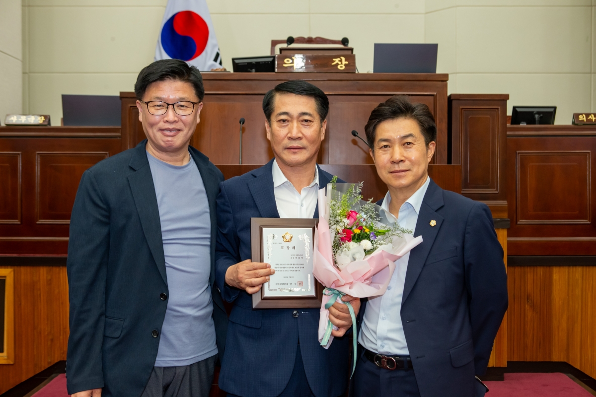 20230705-054[_P7U7831-제9대 구미시의회 개원 1주년 기념행사시 행정사무감사 우수 의원 및 공무원 표창.JPG