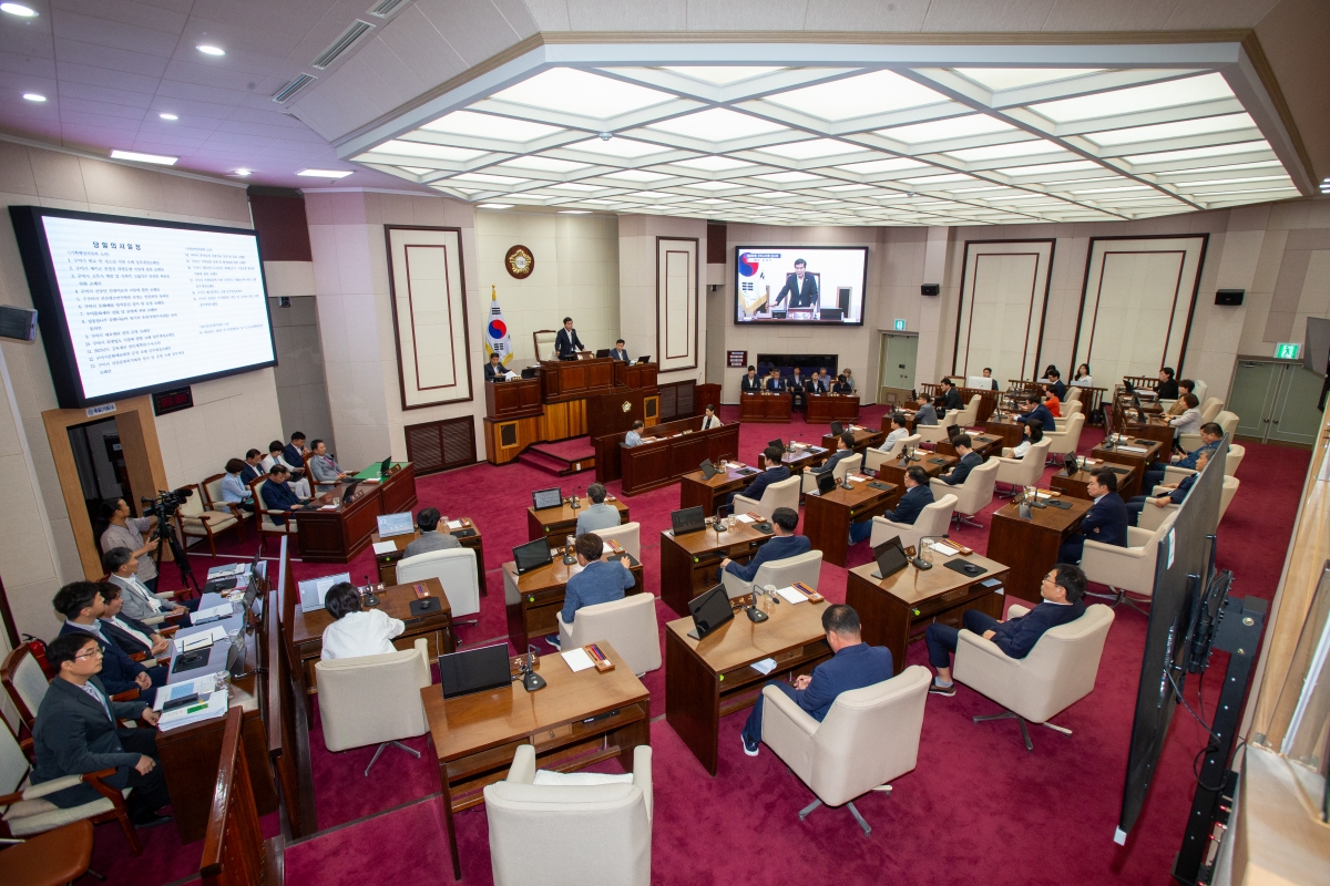 20230713-025[_P7U8685-제269회 임시회 제2차 본희의시 안주찬 의장 회의주재.JPG