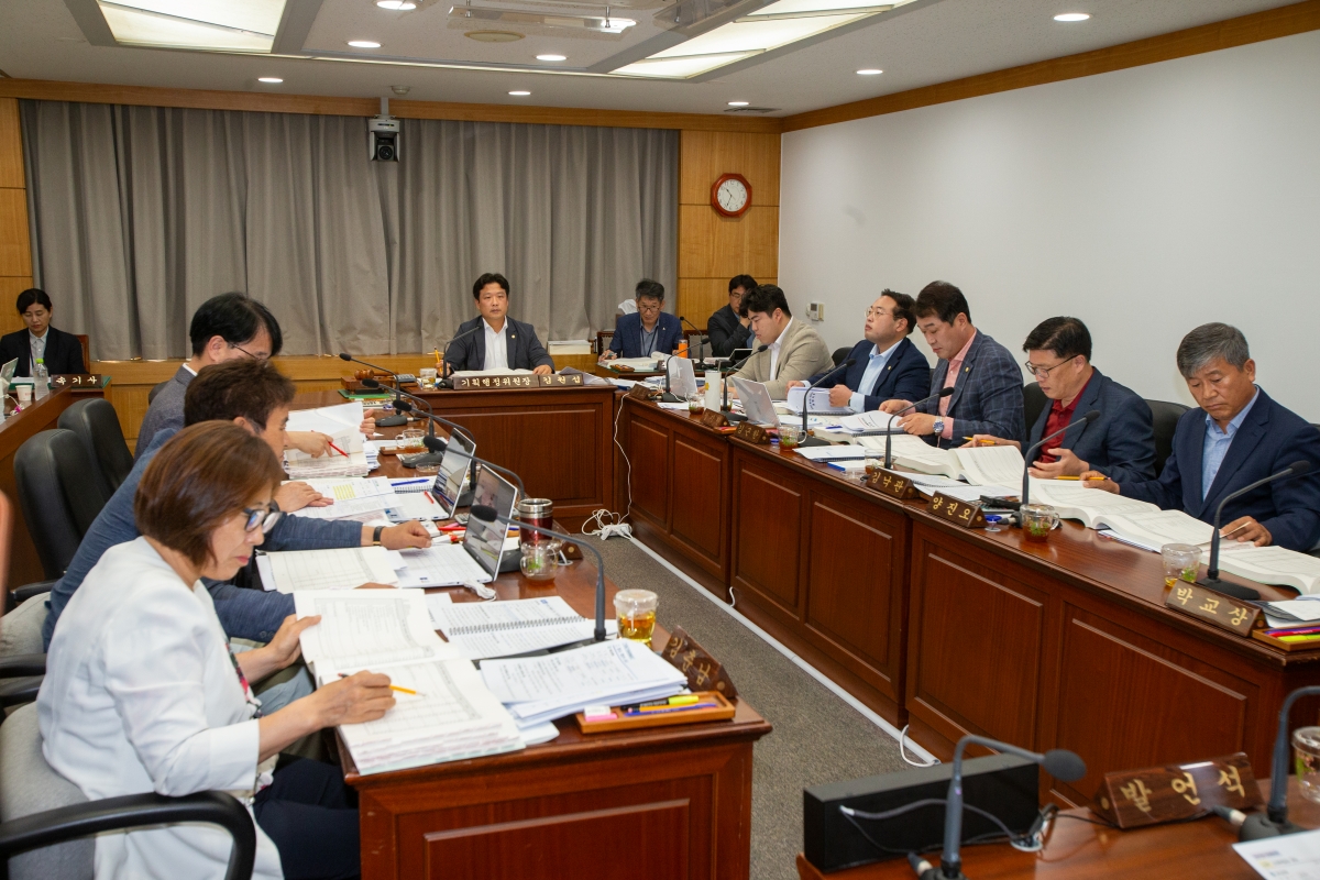 20230710-031[_P7U8277-제269회 임시회 기획행정위원회 소관 2023년도 제1회 추경예산안 예비심사 활동.JPG