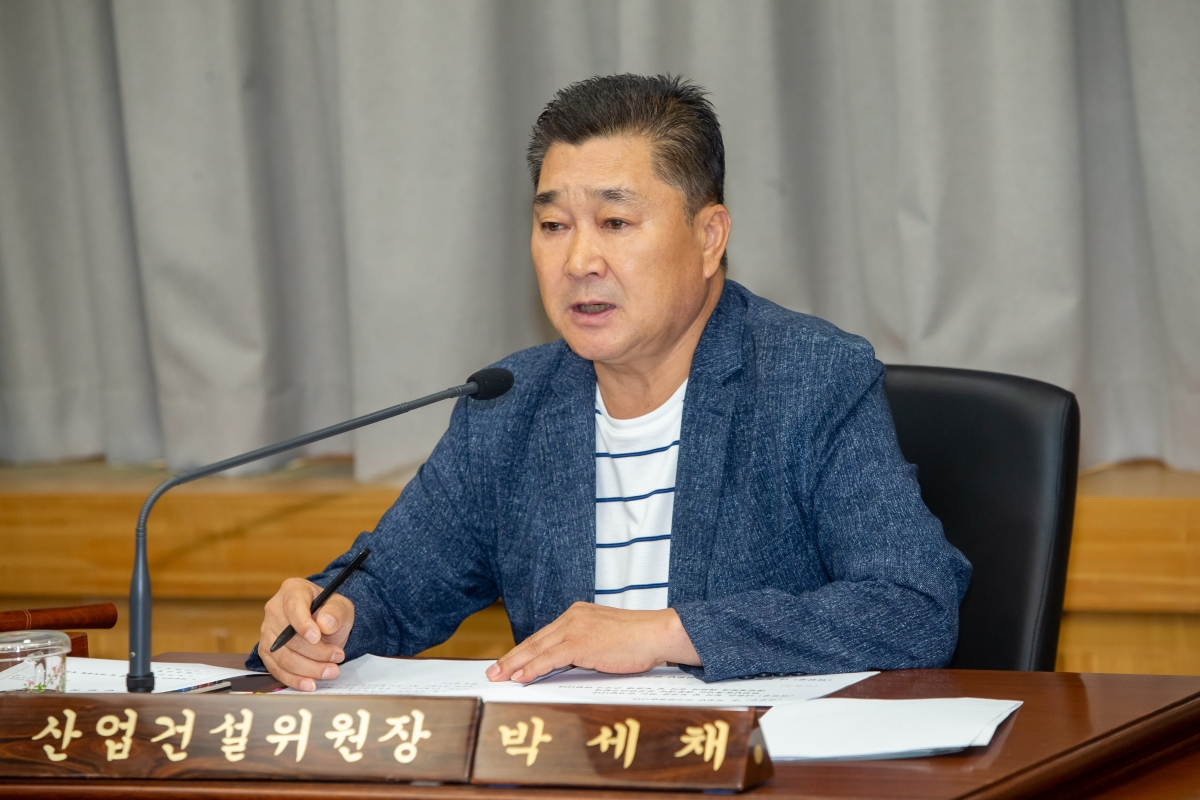 20230808-008[_P7U9762-폐회중 산업건설위원회 제6호 태풍 카눈 북상으로 인한 대처계획의 건 청취.JPG