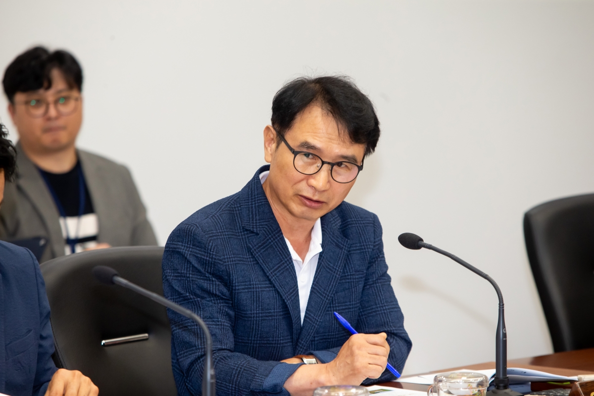 20230808-015[_P7U9781-폐회중 산업건설위원회 제6호 태풍 카눈 북상으로 인한 대처계획의 건 청취.JPG