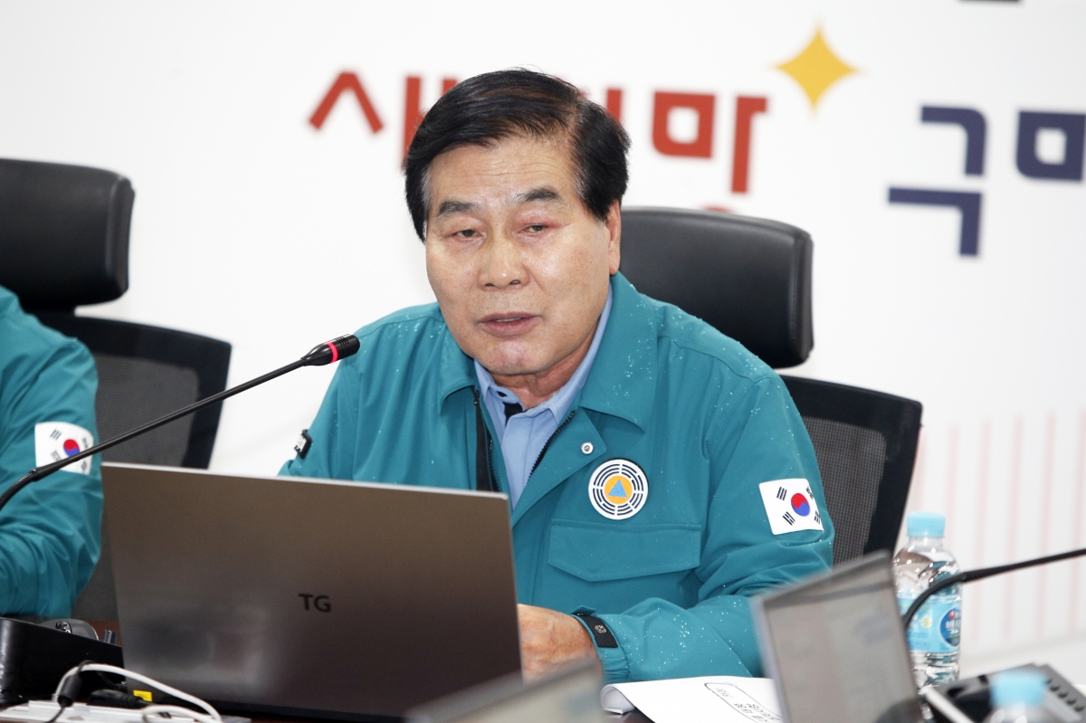 20230809-017[_P7U9858-1-제6호 태풍 카눈 구미시 재난안전대책본부 방문 격려.jpg