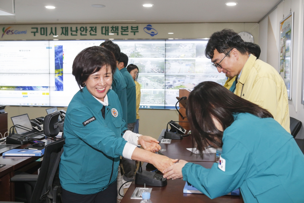 20230809-007[_P7U9822-1-제6호 태풍 카눈 구미시 재난안전대책본부 방문 격려.jpg