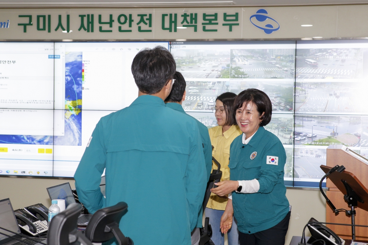 20230809-006[_P7U9815-1-제6호 태풍 카눈 구미시 재난안전대책본부 방문 격려.jpg