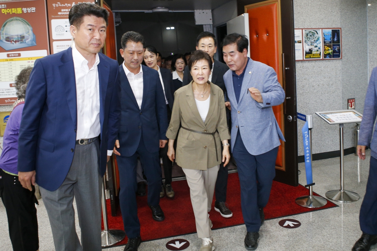 20230815-041[_P7U0461-1-박근혜 전 대통령께서 박정희 대통령 생가 및 역사자료관 방문.jpg