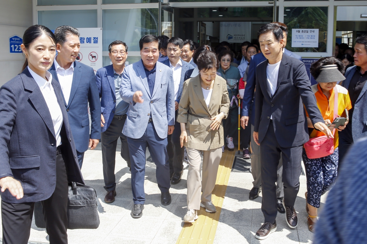 20230815-059[_P7U0571-1-박근혜 전 대통령께서 박정희 대통령 생가 및 역사자료관 방문.jpg