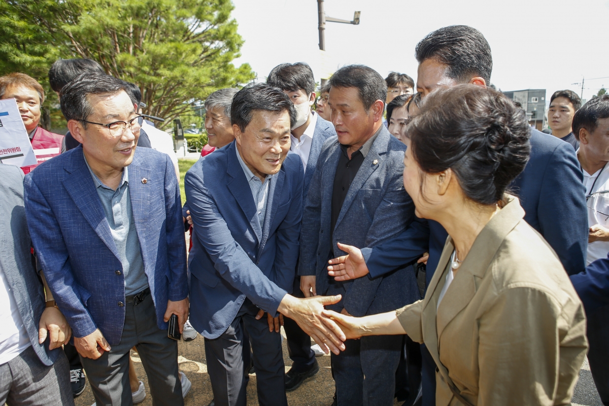 20230815-026[_P7U0394-1-박근혜 전 대통령께서 박정희 대통령 생가 및 역사자료관 방문.jpg