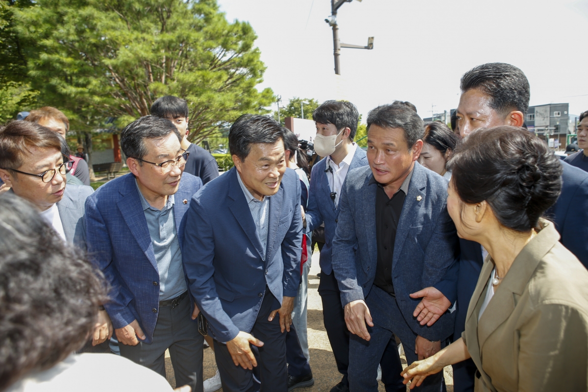20230815-025[_P7U0392-1-박근혜 전 대통령께서 박정희 대통령 생가 및 역사자료관 방문.jpg