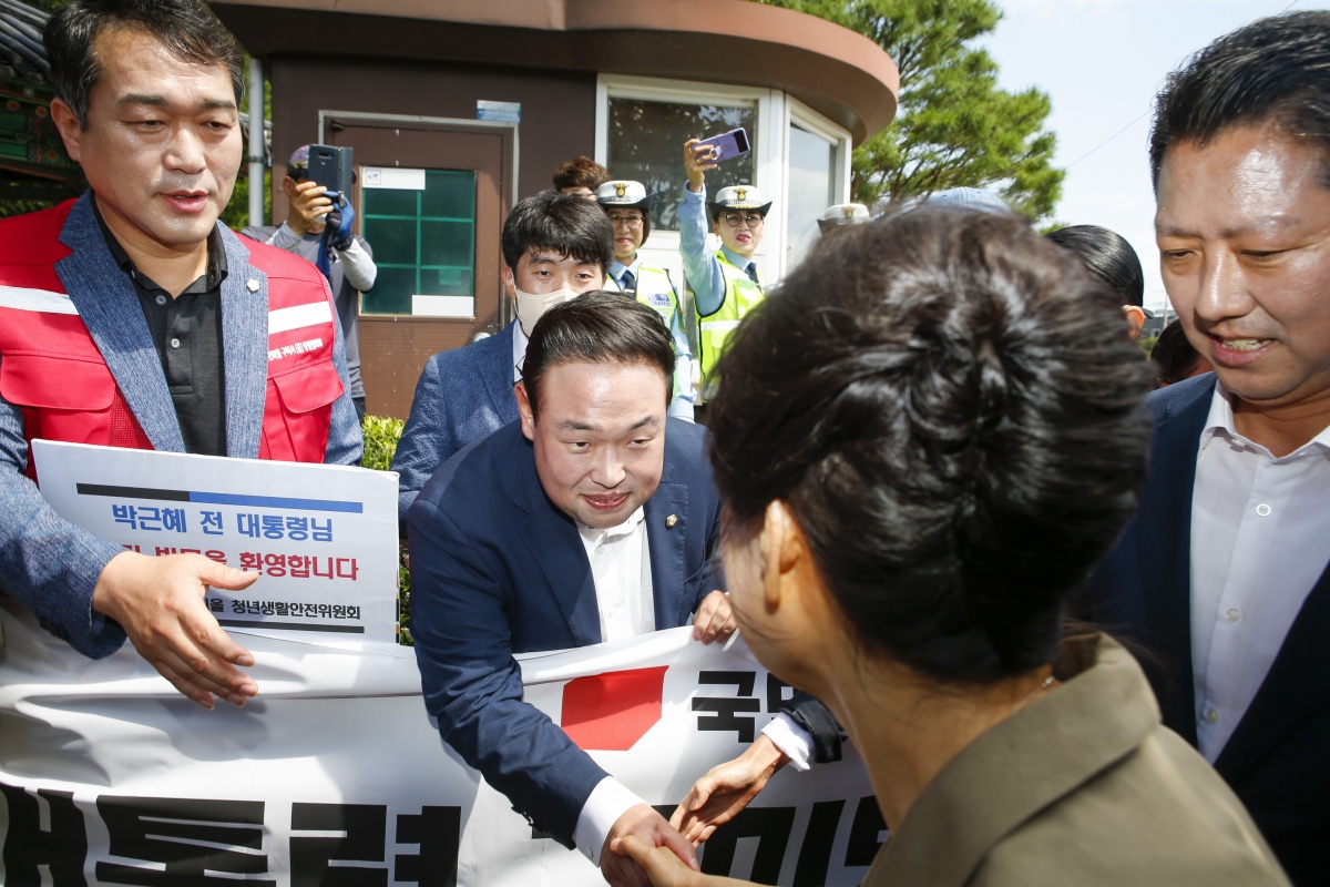 20230815-033[_P7U0411-1-박근혜 전 대통령께서 박정희 대통령 생가 및 역사자료관 방문.jpg