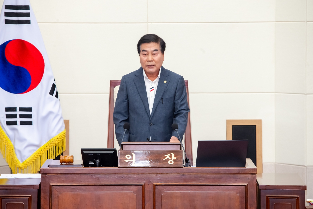 20230906-003[_P7U2190-제270회 임시회 제1차 본회의시 안주찬 의장 회의주재.JPG